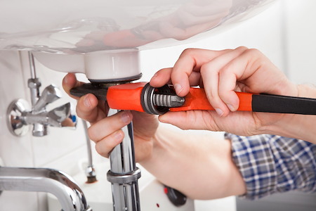 What are the signs you need plumbing repair before a leak gets worse